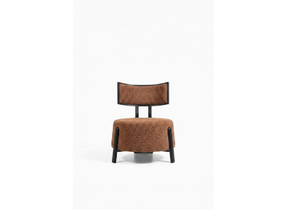 Chaise de designer luxueuse avec un rembourrage textile premium confortable
