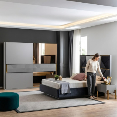 Parfait ensemble de meubles de chambre en tons gris avec incrustations d'or