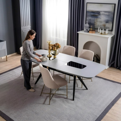 Moderne table certainement belle avec des chaises dans des tons gris et beige