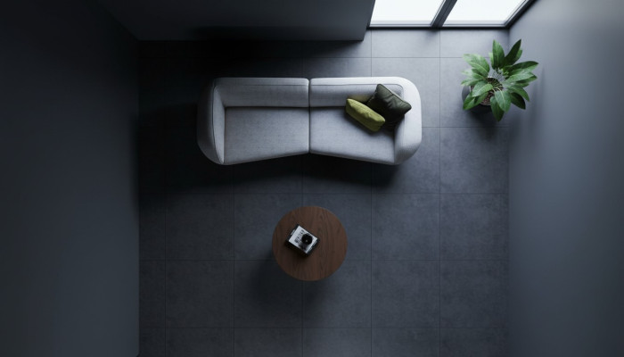 Canapé gris design avec quatre places, meubles rembourrés pour le salon, moderne et neuf.