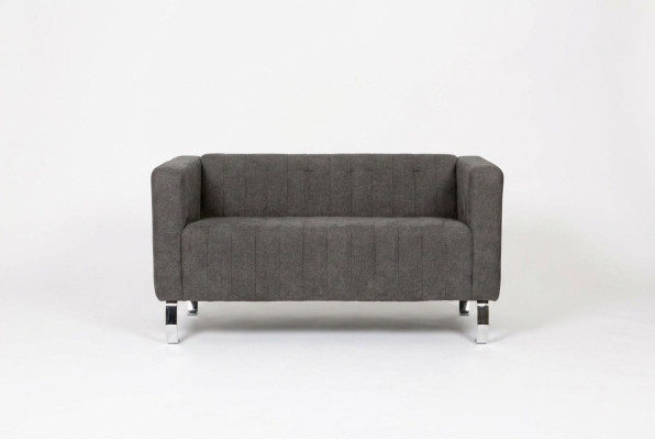 Deux meubles de salle d'étude deux places noirs canapé de luxe en tissu gris.