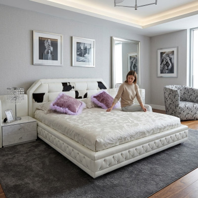Lit double châlit Chesterfield de luxe en cuir véritable avec garniture en peau de poney - mobilier blanc