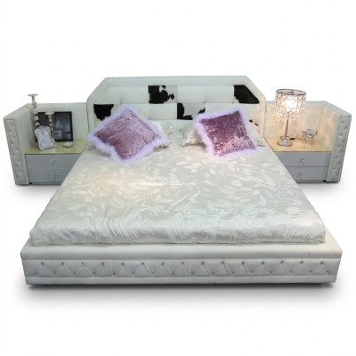 Lit double châlit Chesterfield de luxe en cuir véritable avec garniture en peau de poney - mobilier blanc