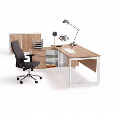 Table d'angle en bois brun mobilier de bureau moderne exclusif dans la salle d'étude