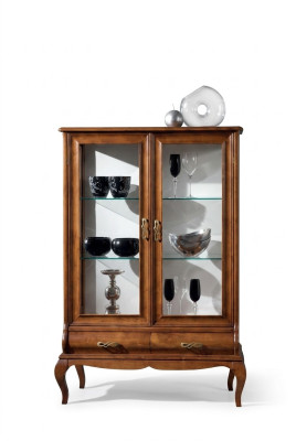 Armoire en bois luxueuse, armoire classique avec vitrine.
