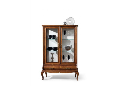 Armoire en bois luxueuse, armoire classique avec vitrine.