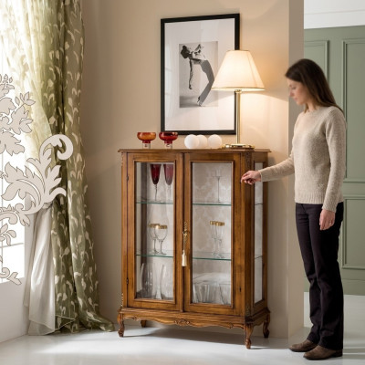 Meuble en bois de haute qualité, marron, style classique, armoire de style r, vitrines.