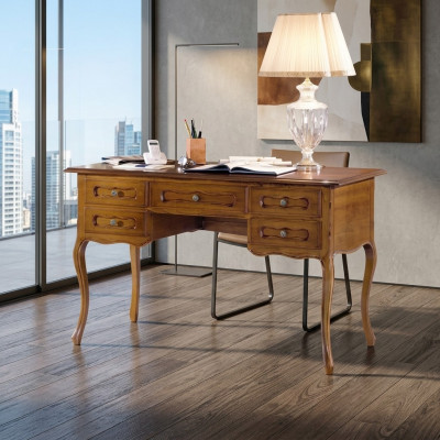Bureau en bois de luxe marron, mobilier de bureau classique pour une salle d'étude.