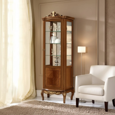 Vitrine marron classique de haute qualité avec une façade en verre, armoire en bois véritable, design de meubles