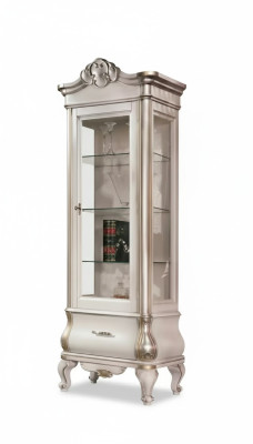 Armoire en bois de luxe avec une façade en verre, meubles blancs classiques, armoires de rangement.