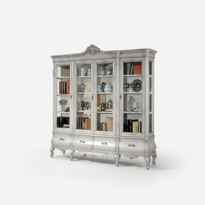Étagère élégante dans l'armoire de la salle d'étude pour ranger les étagères.