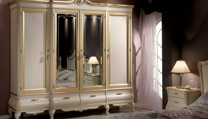 Classique ou luxueux, armoire de chambre blanche à quatre portes en bois, nouveau mobilier.