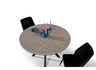 Table ronde extensible en bois gris pour salle à manger.