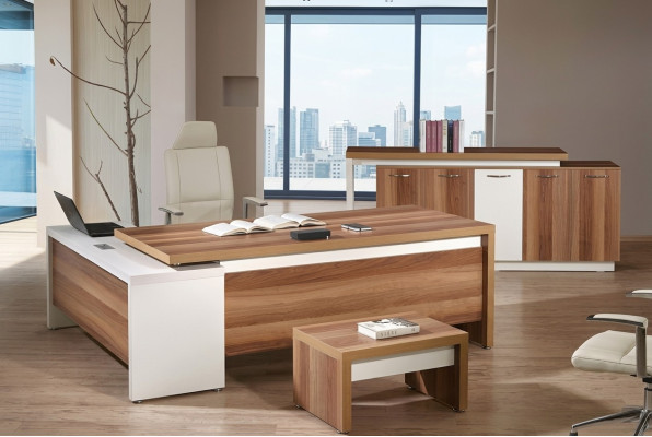 Bureau d'angle complet et jeu de 3 pièces de bureau en bois brun.