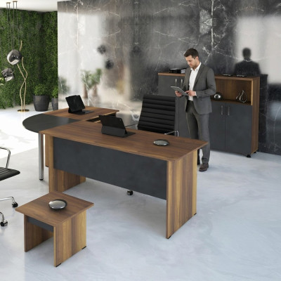 Ensemble de meubles de bureau classiques, bureau d'angle en 3 pièces. Bureau complet en bois gris pour le bureau.