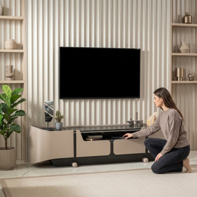 Meuble TV bas en bois beige pour salon, table basse moderne.