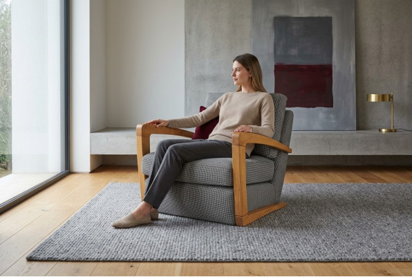 Fauteuil 1 place en tissu pour salon classique gris.