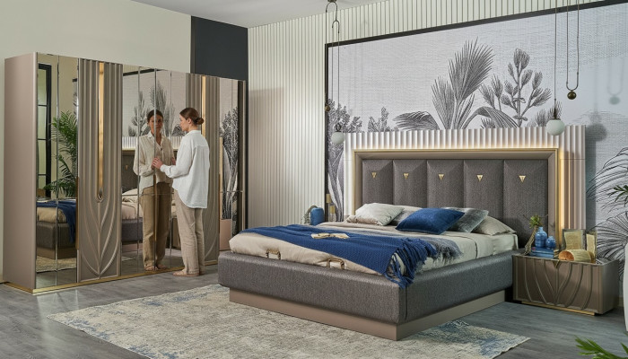 Ensemble de meubles de chambre à coucher complet avec lit double marron comprenant 4 pièces et tables de chevet.