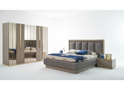Ensemble de meubles de chambre à coucher complet avec lit double marron comprenant 4 pièces et tables de chevet.