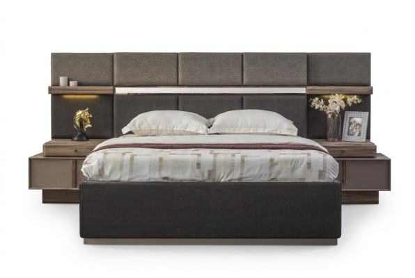 Ensemble complet de chambre à coucher avec lit double en tissu gris, comprenant 3 pièces : lit et tables de chevet.