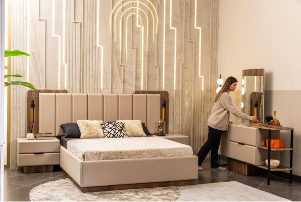 Chambre Suite Lit double Tables de chevet Tissu beige Ensemble de maquillage 4 pièces