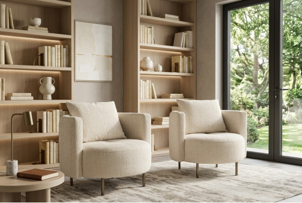 Fauteuil en textile beige, fauteuil de designer, fauteuil club, fauteuil cocktail, mobilier rembourré
