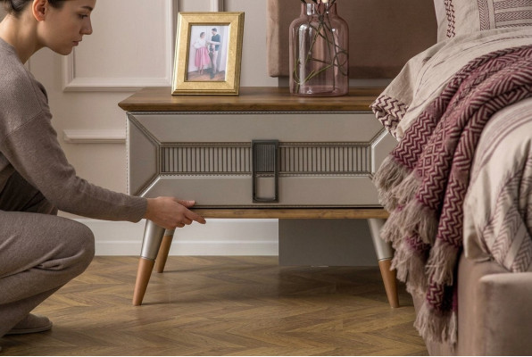 Commode de nuit avec deux tables de chevet assorties en bois gris
