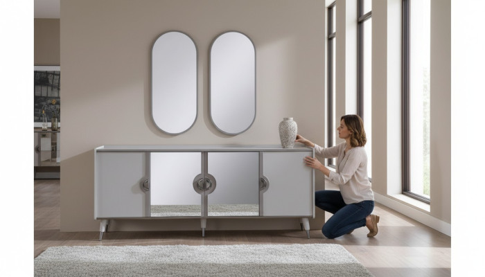 Grande suite de meubles gris du designer comprenant un buffet à 4 portes et un miroir exclusif en 3 pièces.