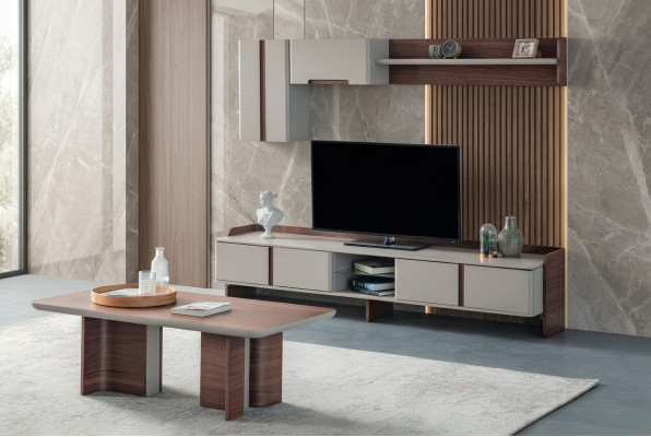 Ensemble de mur de salon élégant avec téléviseur de designer, meuble bas en bois et table basse.