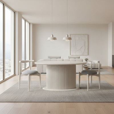 Ensemble de salle à manger complet. Table à manger et chaises 5 pièces en beige. Luxe moderne.