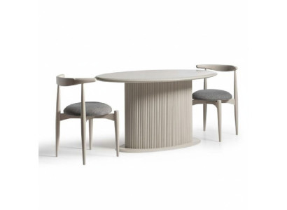 Ensemble de salle à manger complet. Table à manger et chaises 5 pièces en beige. Luxe moderne.