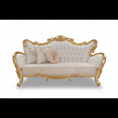 Un canapé luxueux et relaxant de style classique avec des motifs dorés