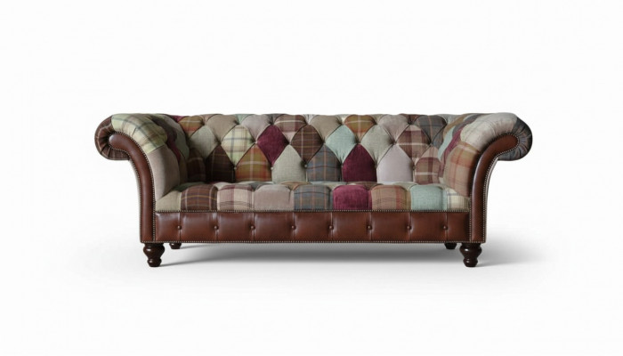 Canapé design coloré de style Chesterfield avec trois places