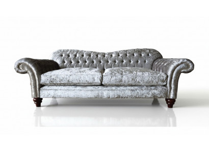Luxueux canapé Chesterfield classique avec trois places en gris