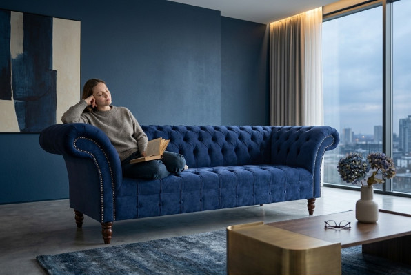 Chesterfield Design Canapé de luxe rembourré 3 places en textile bleu nouveau