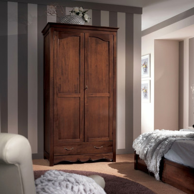 Armoire de luxe en bois, conception de meubles d'armoires de luxe pour une nouvelle chambre.