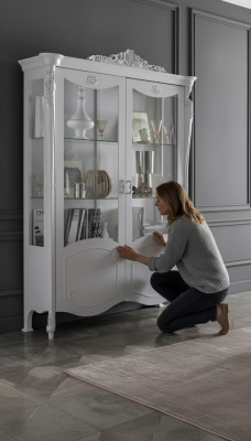 Le style luxueux de l'armoire de garde-robe affiche le design du buffet de la vitrine de l'ameublement italien.