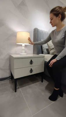 Table de chevet design exclusive. Matériau de haute qualité et aspect luxueux.