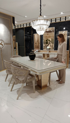 Table à manger de designer Design de table expressive Élégant nouveau moderne