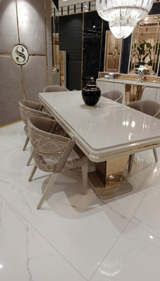 Luxueuses 6 chaises Les lignes claires et l'élégance complètent tout intérieur