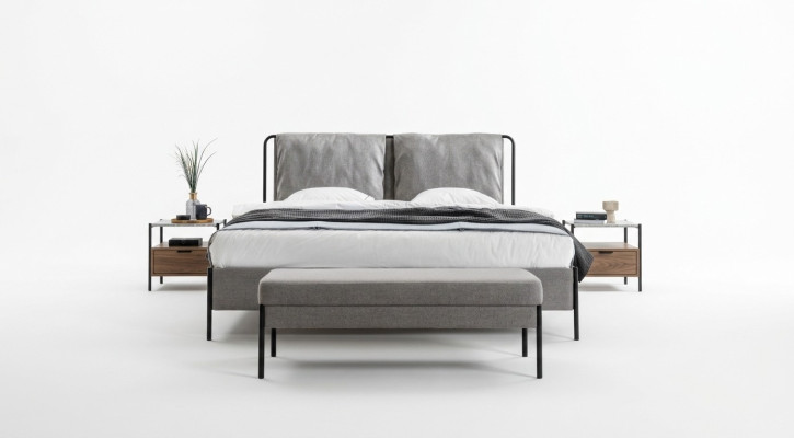 Chambre exclusive avec lit double, cadre en métal, tabouret moderne, mobilier de luxe