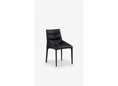 Chaises de salle à manger rembourrées en noir. Chaises textiles de designer. Meubles de salle à manger.