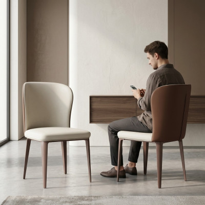 Chaise de salle à manger. Designer fauteuil d'appoint sans accoudoirs. Chaise en bois. Meuble rembourré.