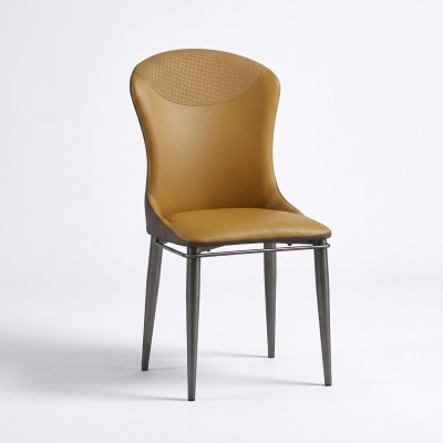Brown Dining Room r Single Seater Luxury Upholstered Chairs Modern Wooden Chairs La salle à manger brune dispose de chaises simples de luxe avec assise rembourrée et de chaises en bois modernes.