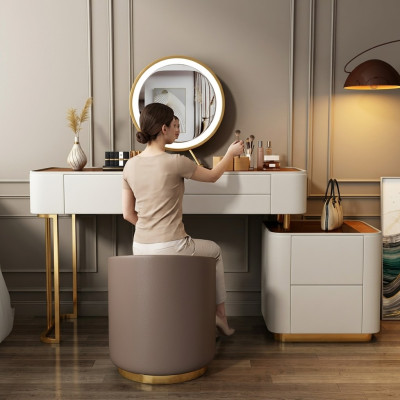 Élégante coiffeuse blanche avec tiroirs, coiffeuse design.