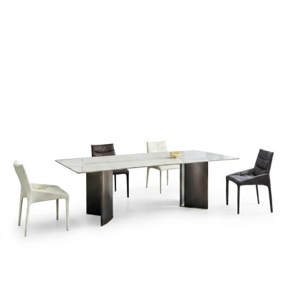 Grand ensemble de salle à manger comprenant une table à manger rectangulaire blanche et 4 chaises en textile (5 pièces).