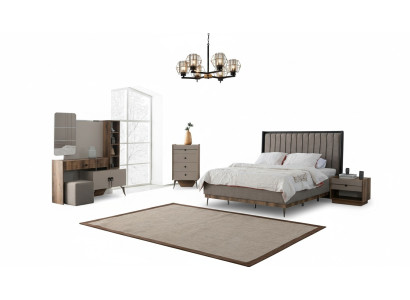 Suite de chambre grise avec lit double, 2 tables de chevet en bois et une coiffeuse.