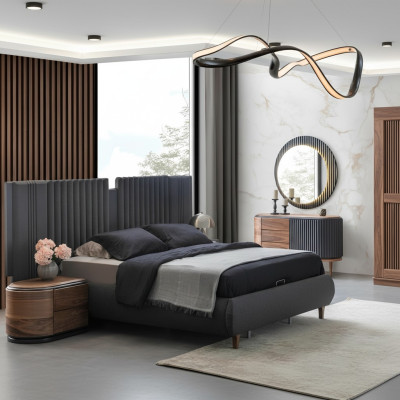Suite de chambre moderne en gris avec lit en textile et tables de chevet en bois, commode.