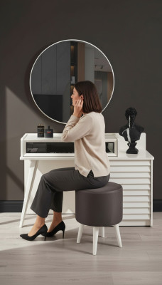 Coiffeuse blanche avec tiroirs, chaise ronde, console, tabouret rembourré de luxe - 3 pièces