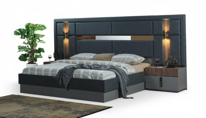 Lit double gris foncé avec tables de chevet en bois design pour chambre à coucher